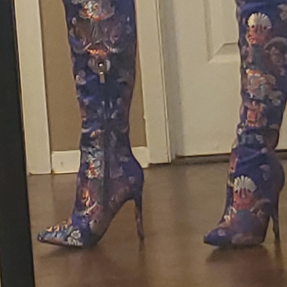 Beautiful Blue Texture Thigh High Boots - Picture 2 of 3